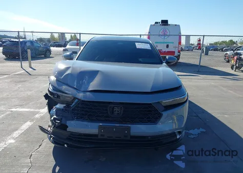 2024 Honda Accord Hybrid Touring z USA, uszkodzony, nr VIN 1HGCY2F8XRA004757